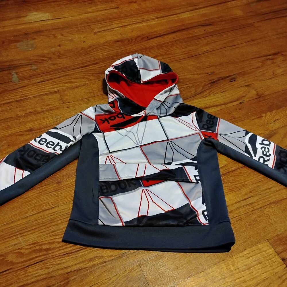 D-006♥️Reebok Boys 4T Hoodie with front pocket Red Black Grey